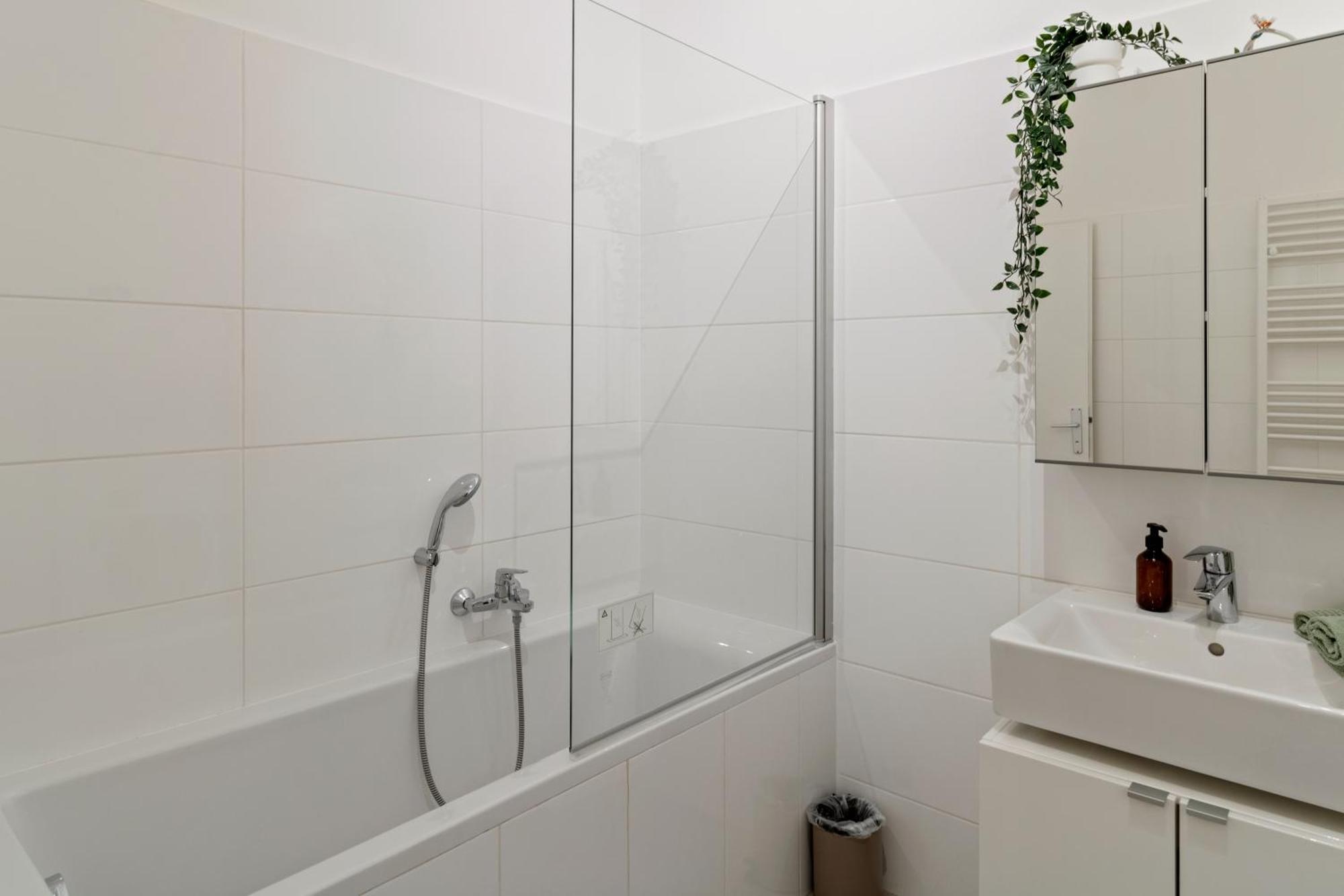 Three Bedrooms - 69 M² - 4 Min To U4 Metro Station Viyana Dış mekan fotoğraf